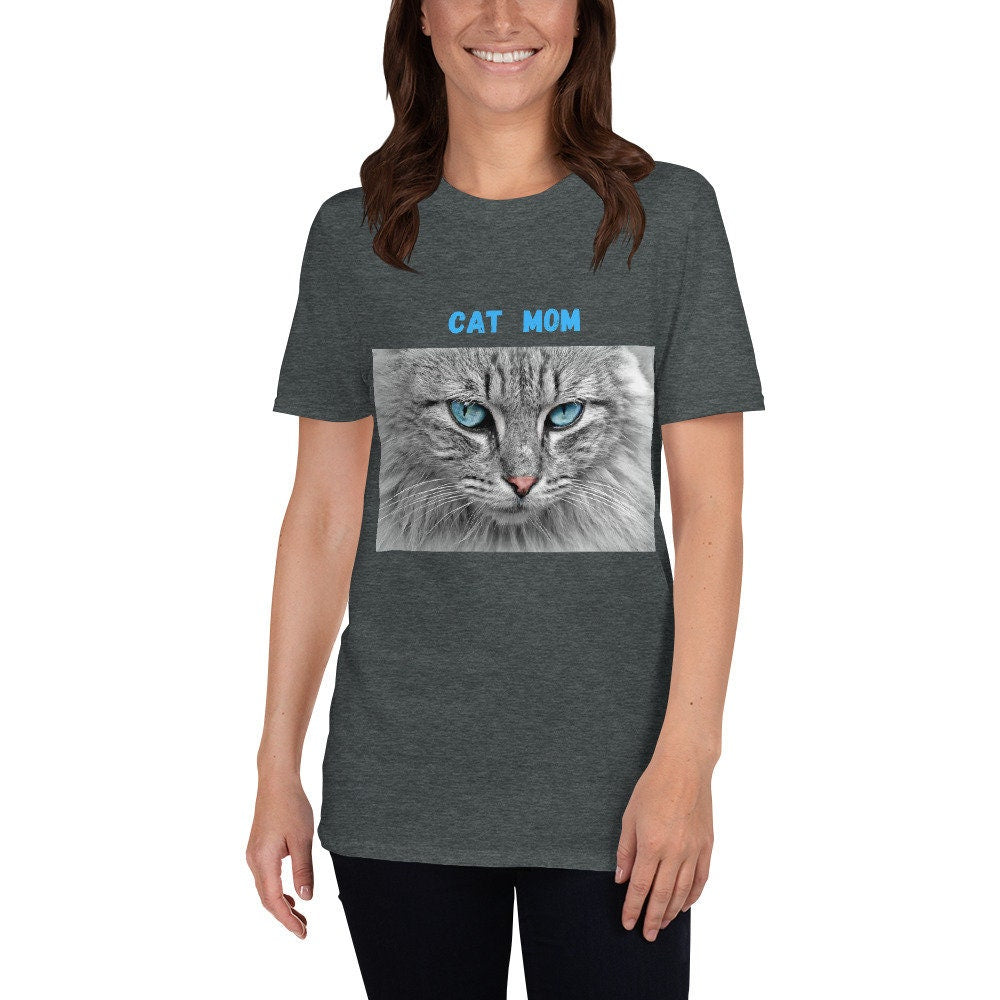 Mom Cat Short-Sleeve Unisex T-Shirt Mother's Day Gift Mom Grandmother Gift TShirt Cat Mom Gift Cute Cat Shirt Tee Shirt for Cat Lovers Gift