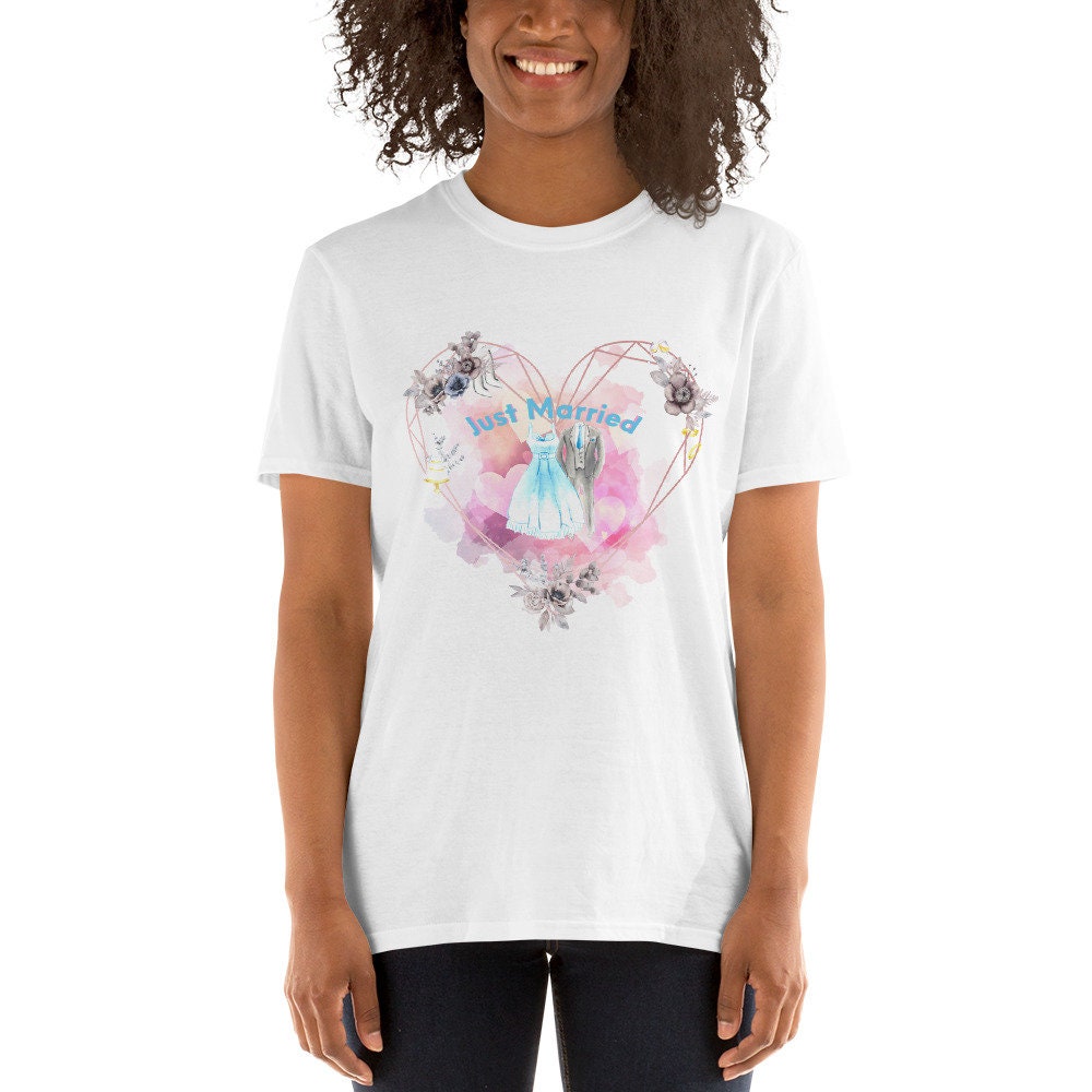 Just Married Short-Sleeved Unisex T-Shirt for the Newlyweds Anyone that Just Got Married or Men or Women That Are About to Get Married Tee